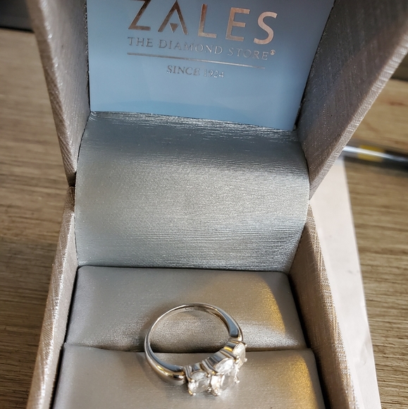 Zales Silver ring with 3 White Sapphire Stones - Picture 3 of 5